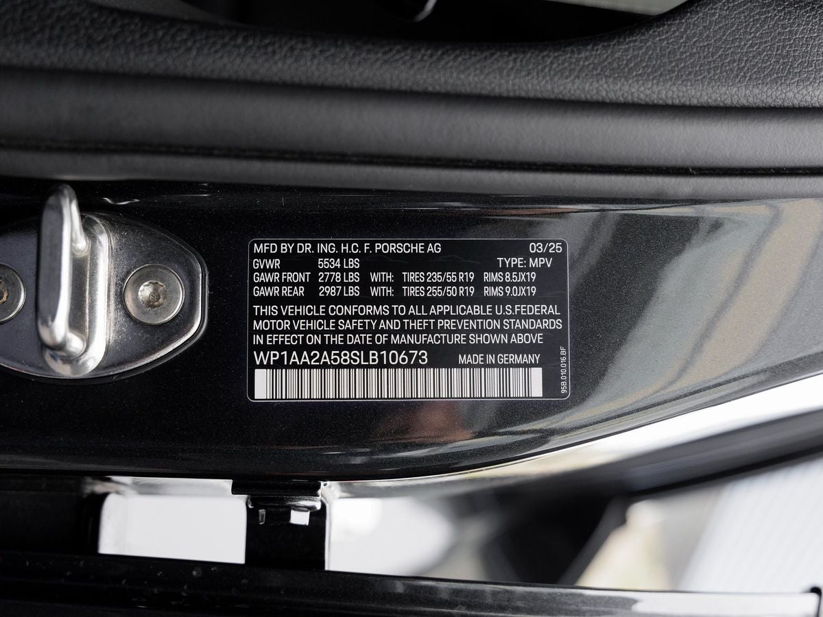2025 Porsche Macan Base