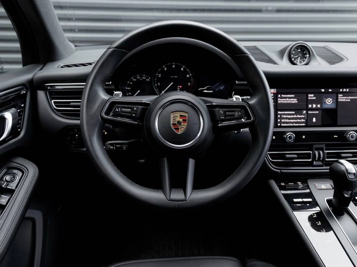 2025 Porsche Macan Base