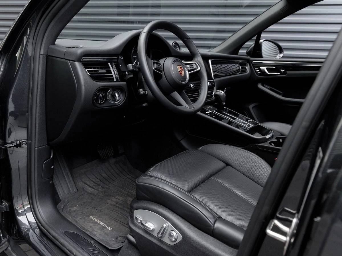 2025 Porsche Macan Base