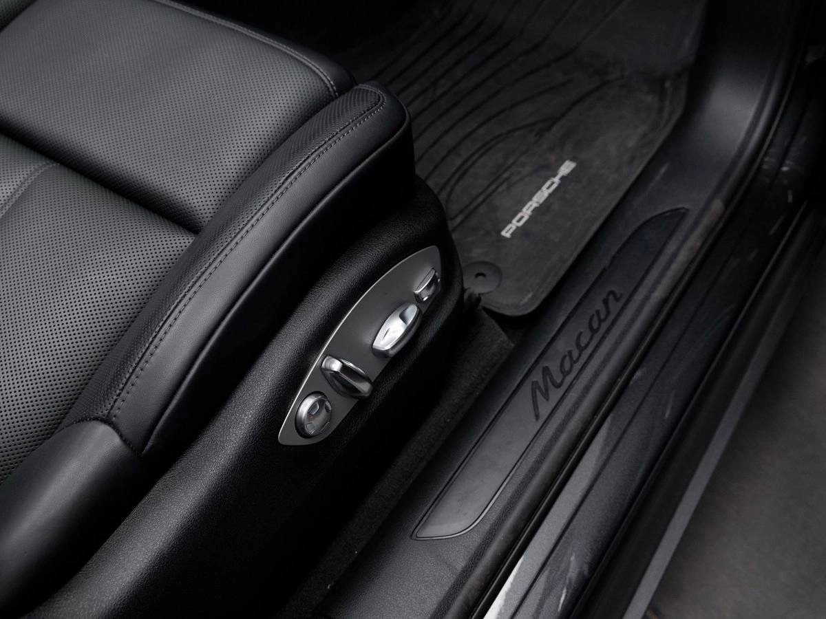 2025 Porsche Macan Base