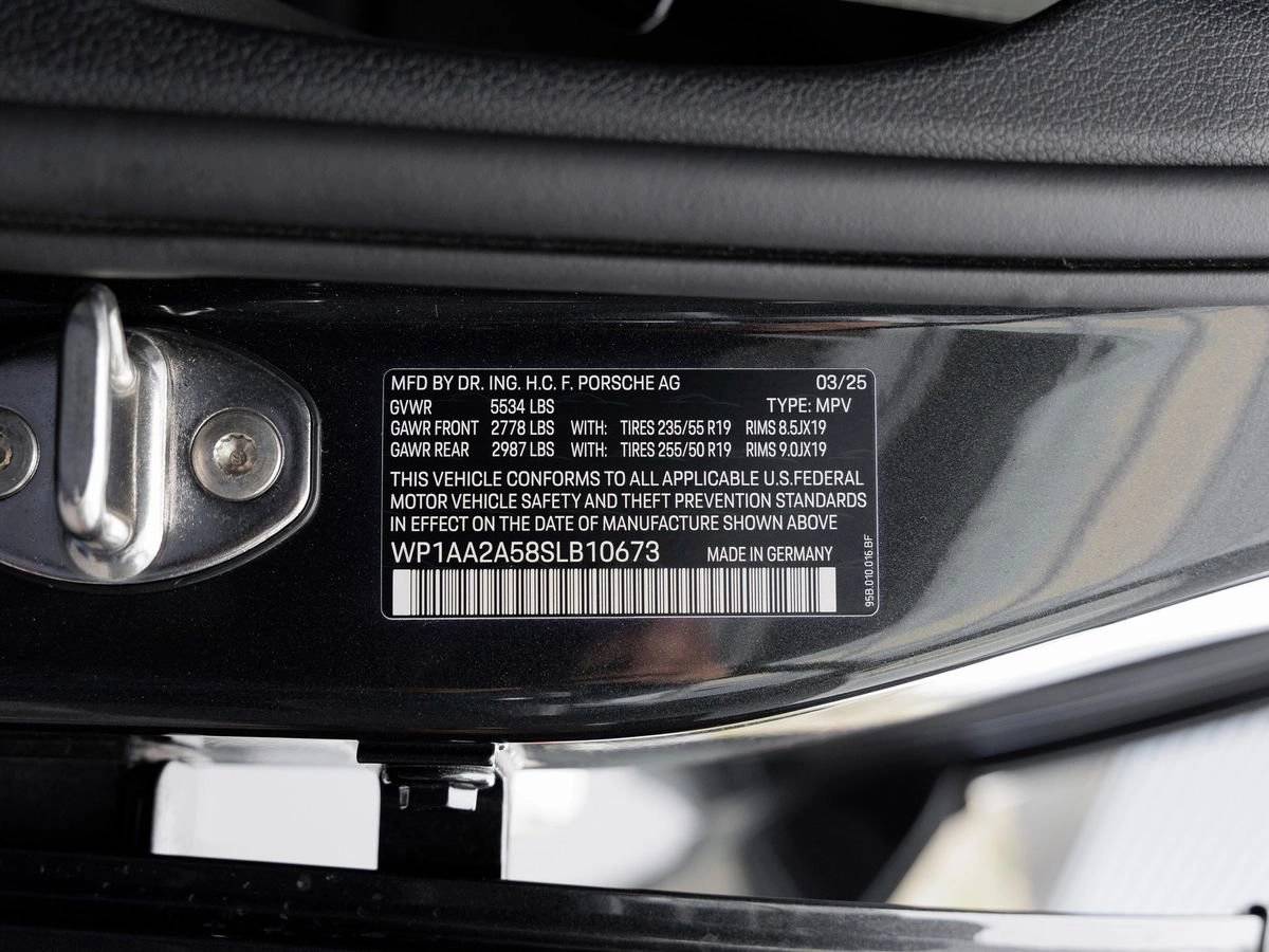 2025 Porsche Macan Base