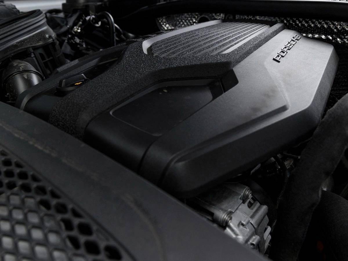 2025 Porsche Macan Base