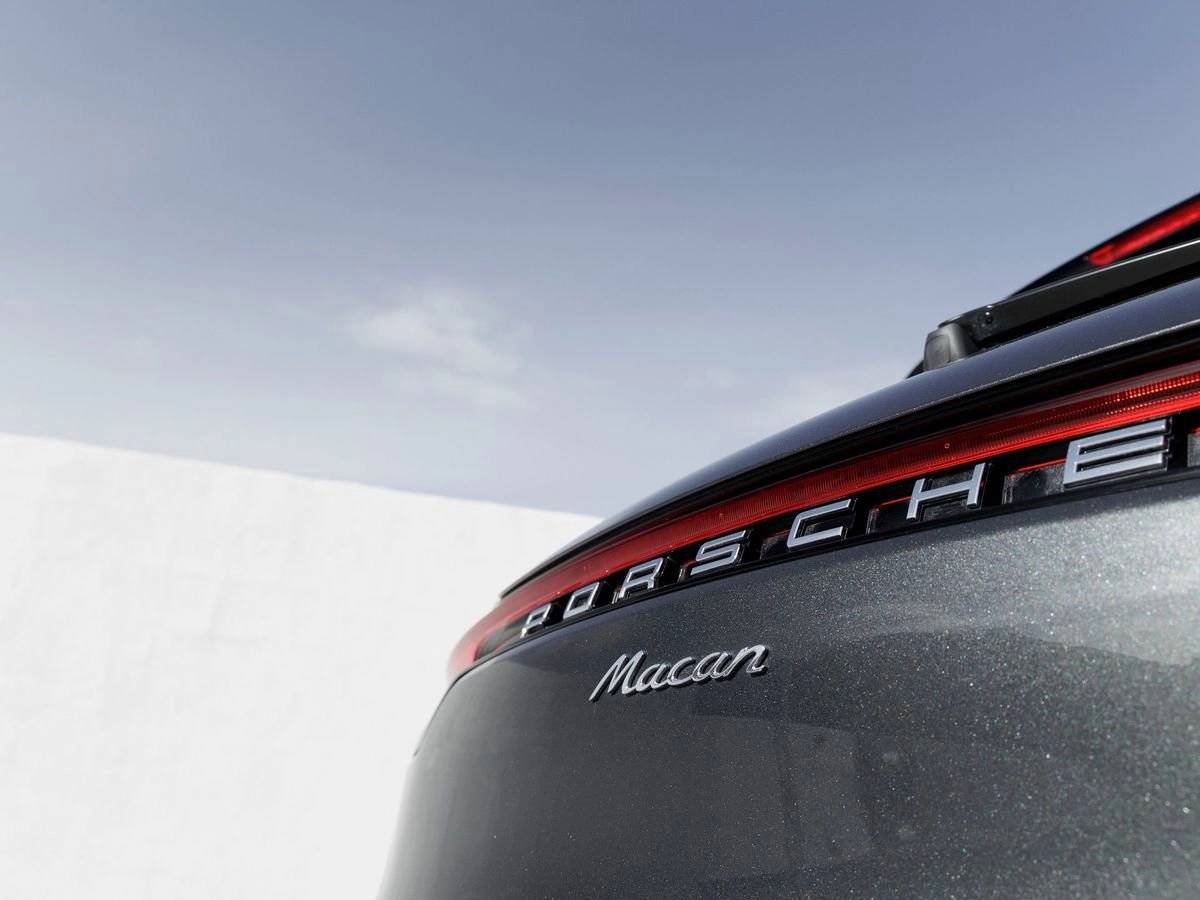 2025 Porsche Macan Base