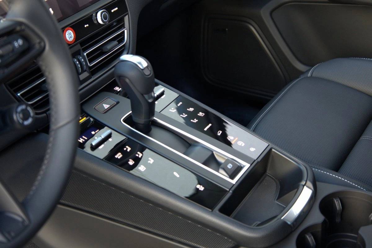 2025 Porsche Macan T