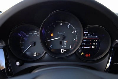 2025 Porsche Macan T