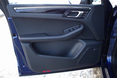 2025 Porsche Macan T