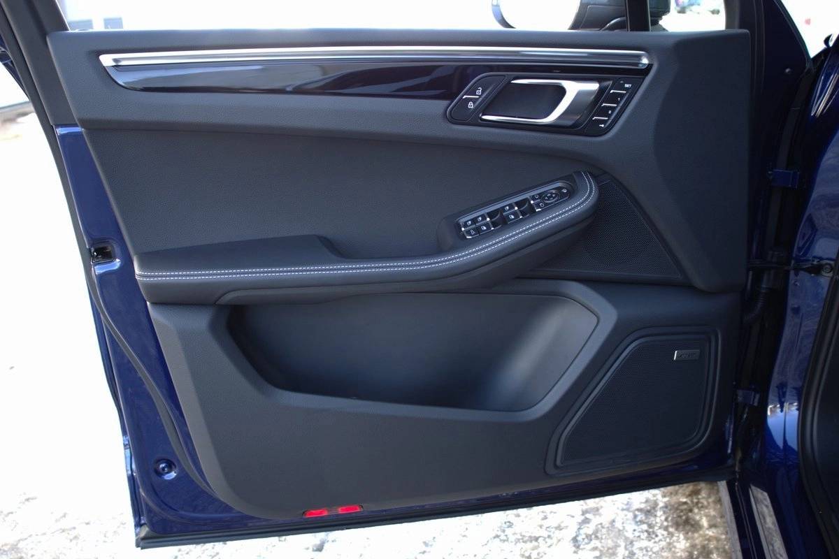 2025 Porsche Macan T