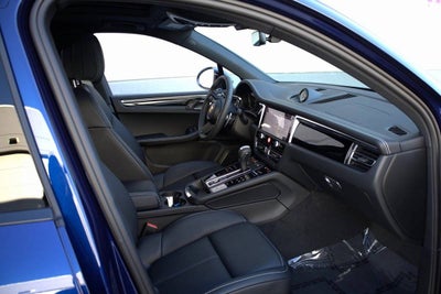 2025 Porsche Macan T