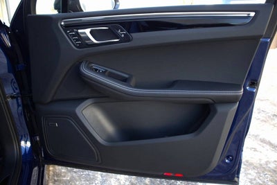 2025 Porsche Macan T