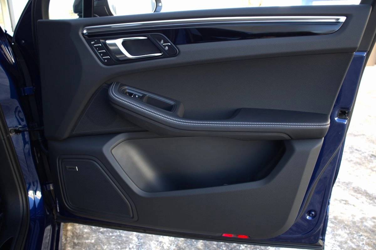 2025 Porsche Macan T