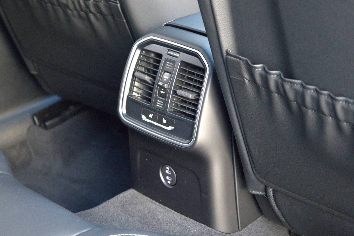 2025 Porsche Macan T