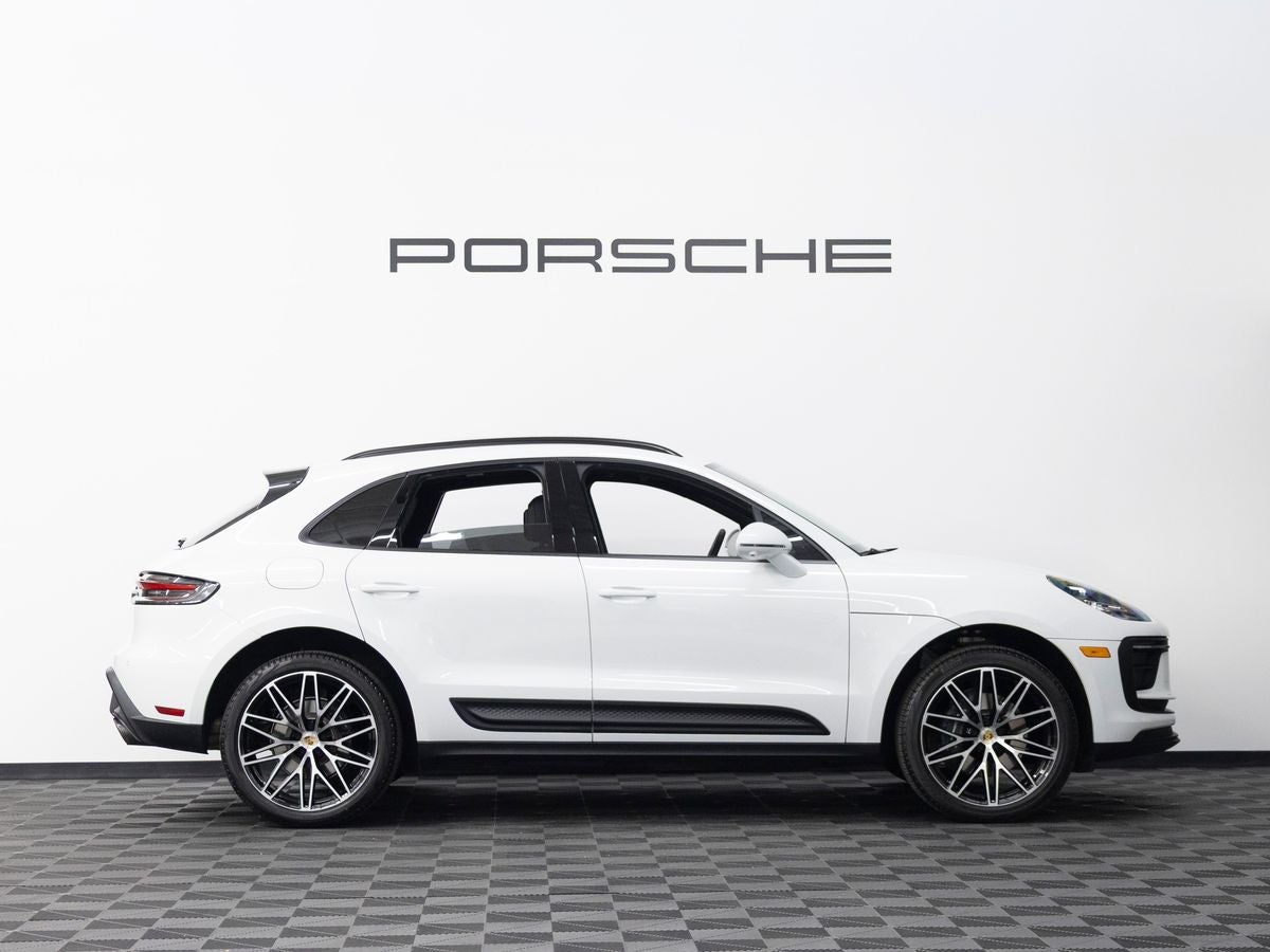 2026 Porsche Macan Base