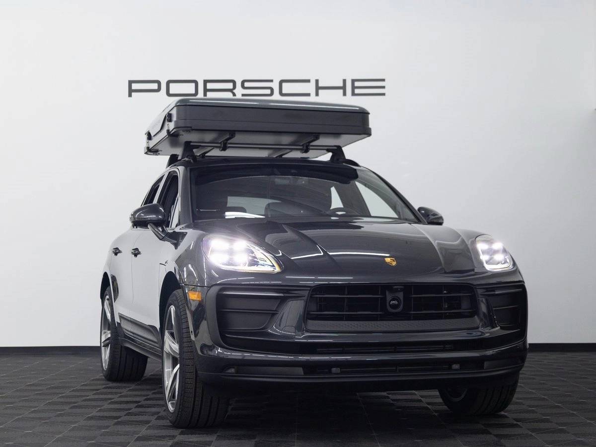 2026 Porsche Macan Base