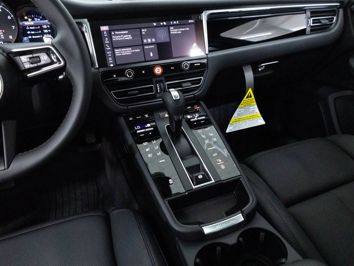 2026 Porsche Macan Macan