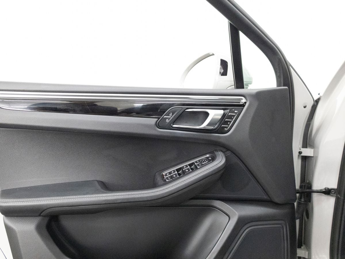 2023 Porsche Macan Macan (MY23)