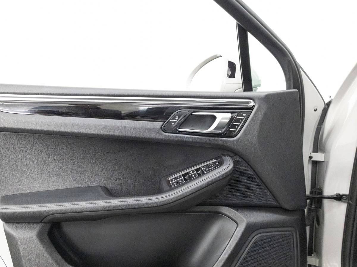 2023 Porsche Macan Macan (MY23)