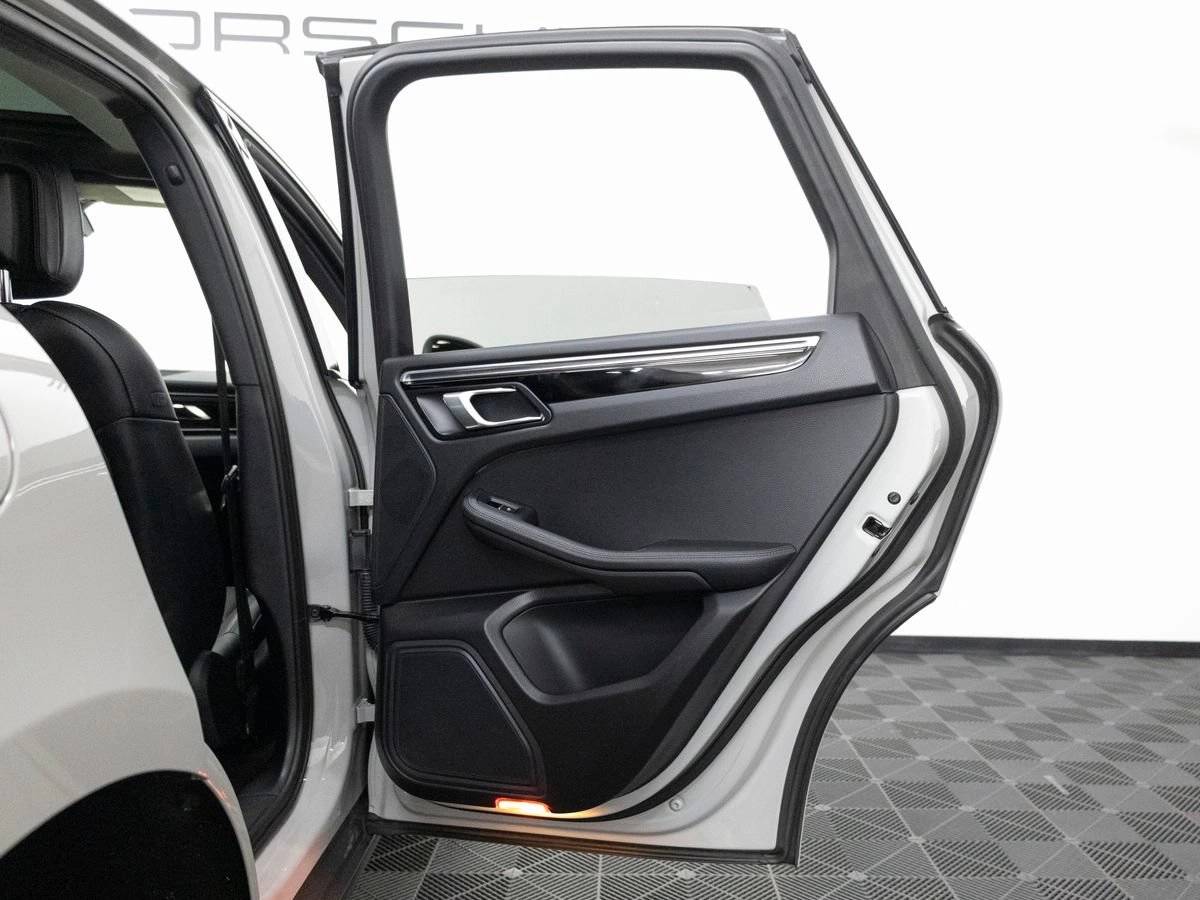 2023 Porsche Macan Macan (MY23)