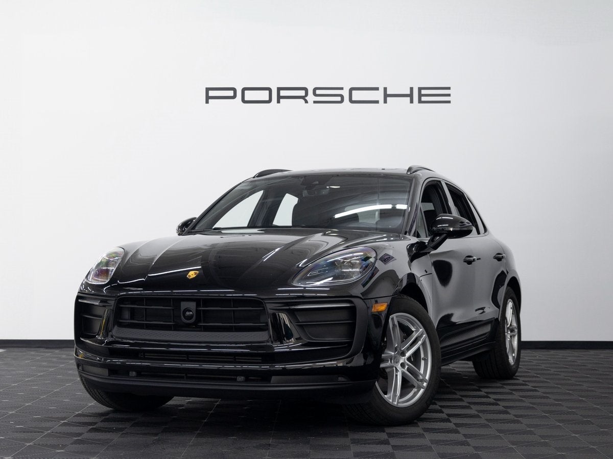 2025 Porsche Macan Base