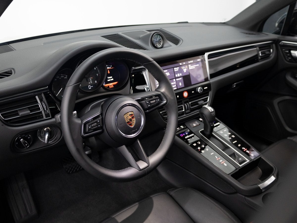2025 Porsche Macan Base