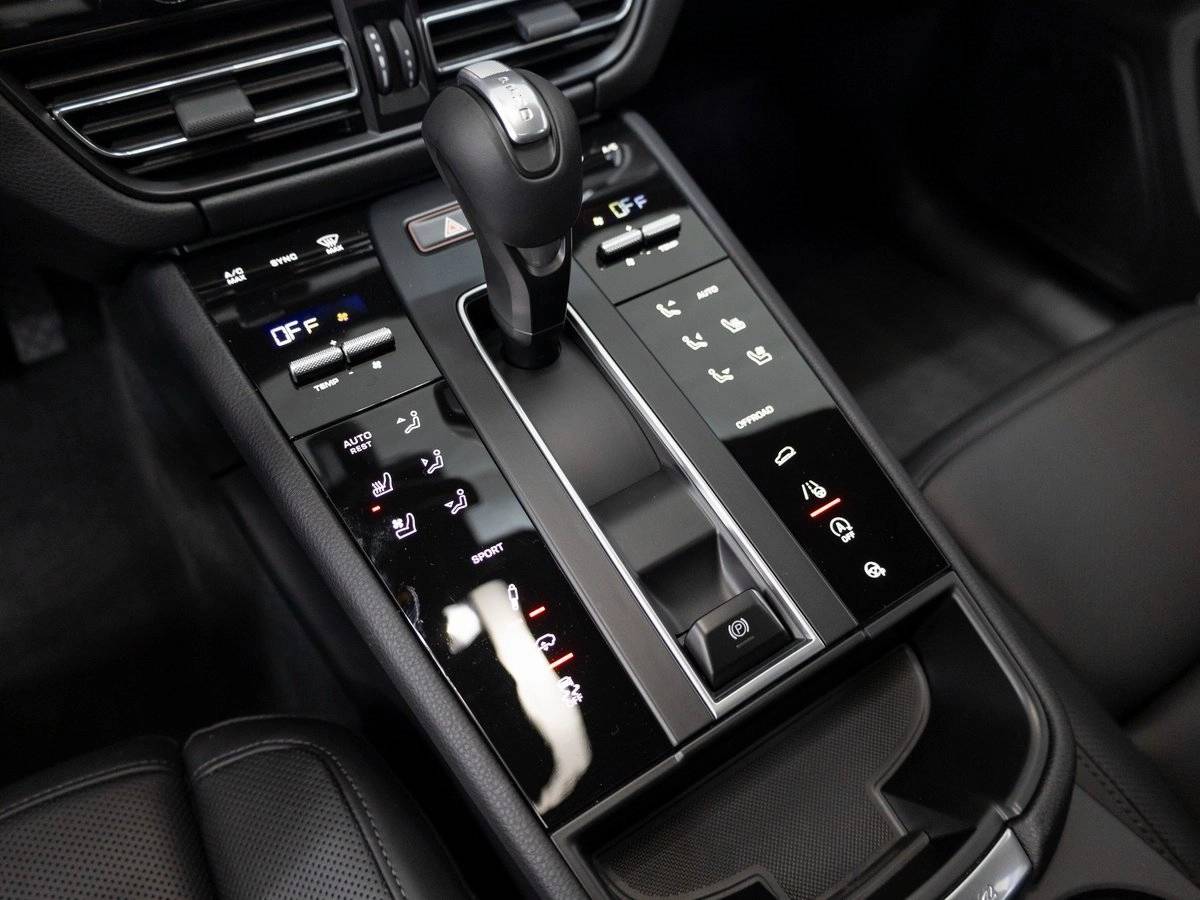 2025 Porsche Macan Base