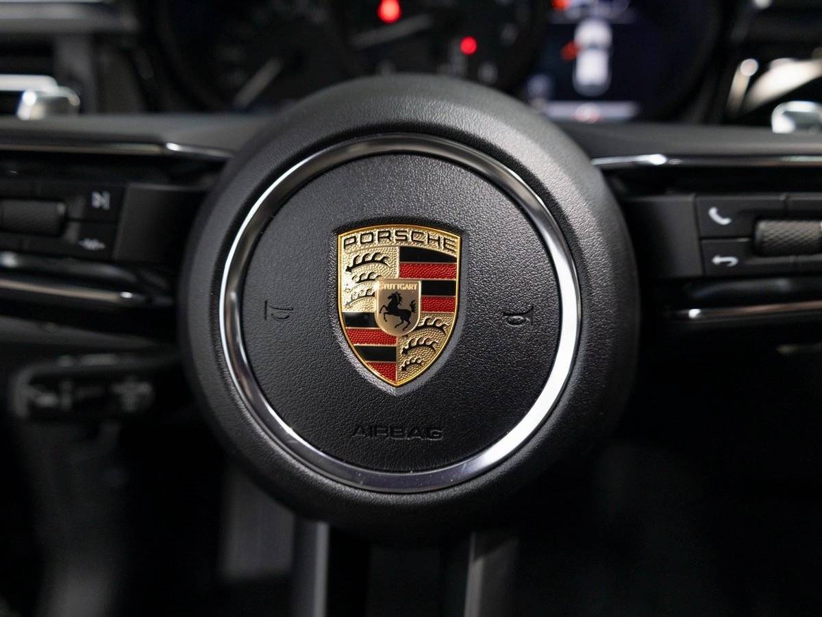 2025 Porsche Macan Base