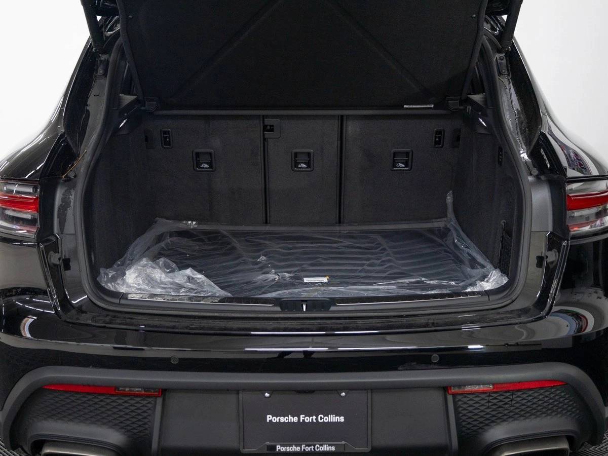 2025 Porsche Macan Base