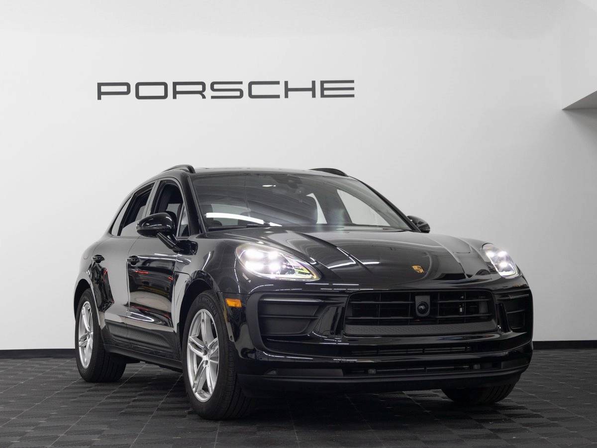 2025 Porsche Macan Base
