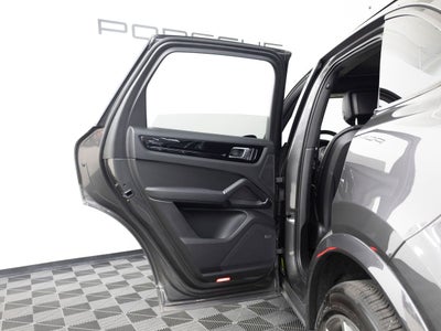 2023 Porsche Cayenne Base
