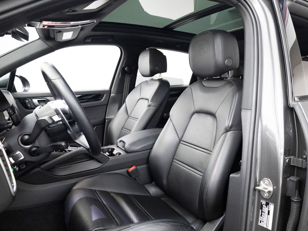 2023 Porsche Cayenne Base