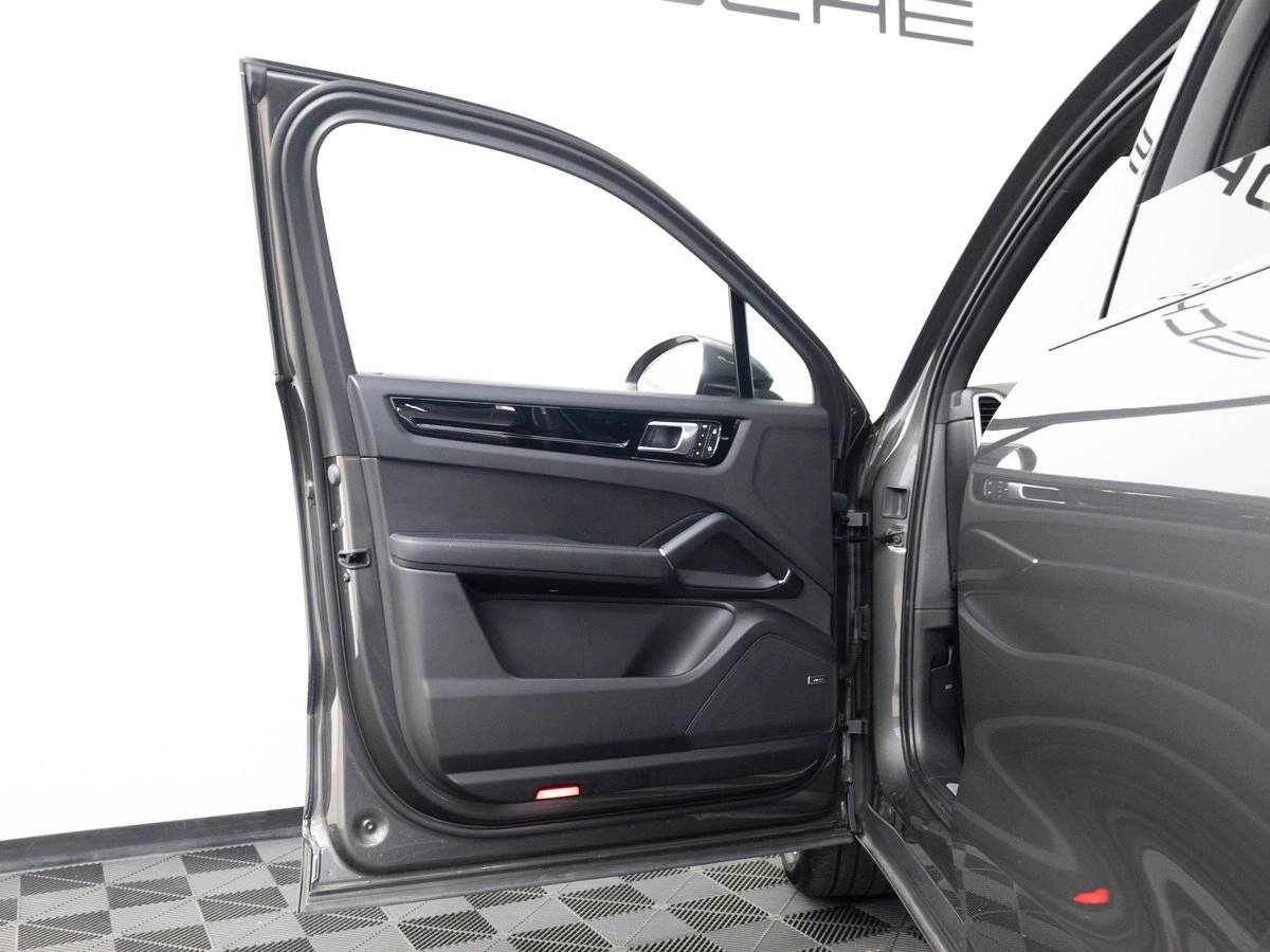 2023 Porsche Cayenne Base