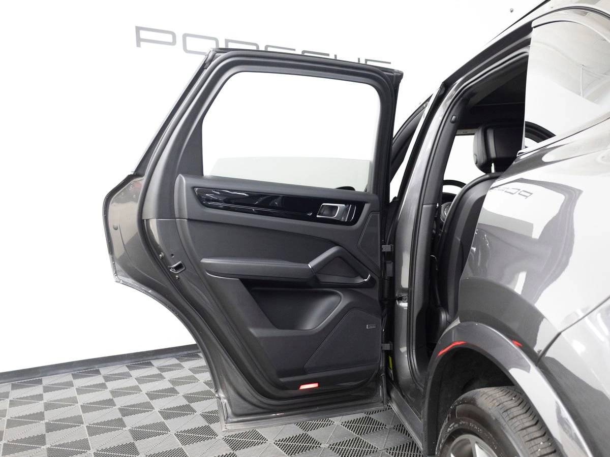2023 Porsche Cayenne Base