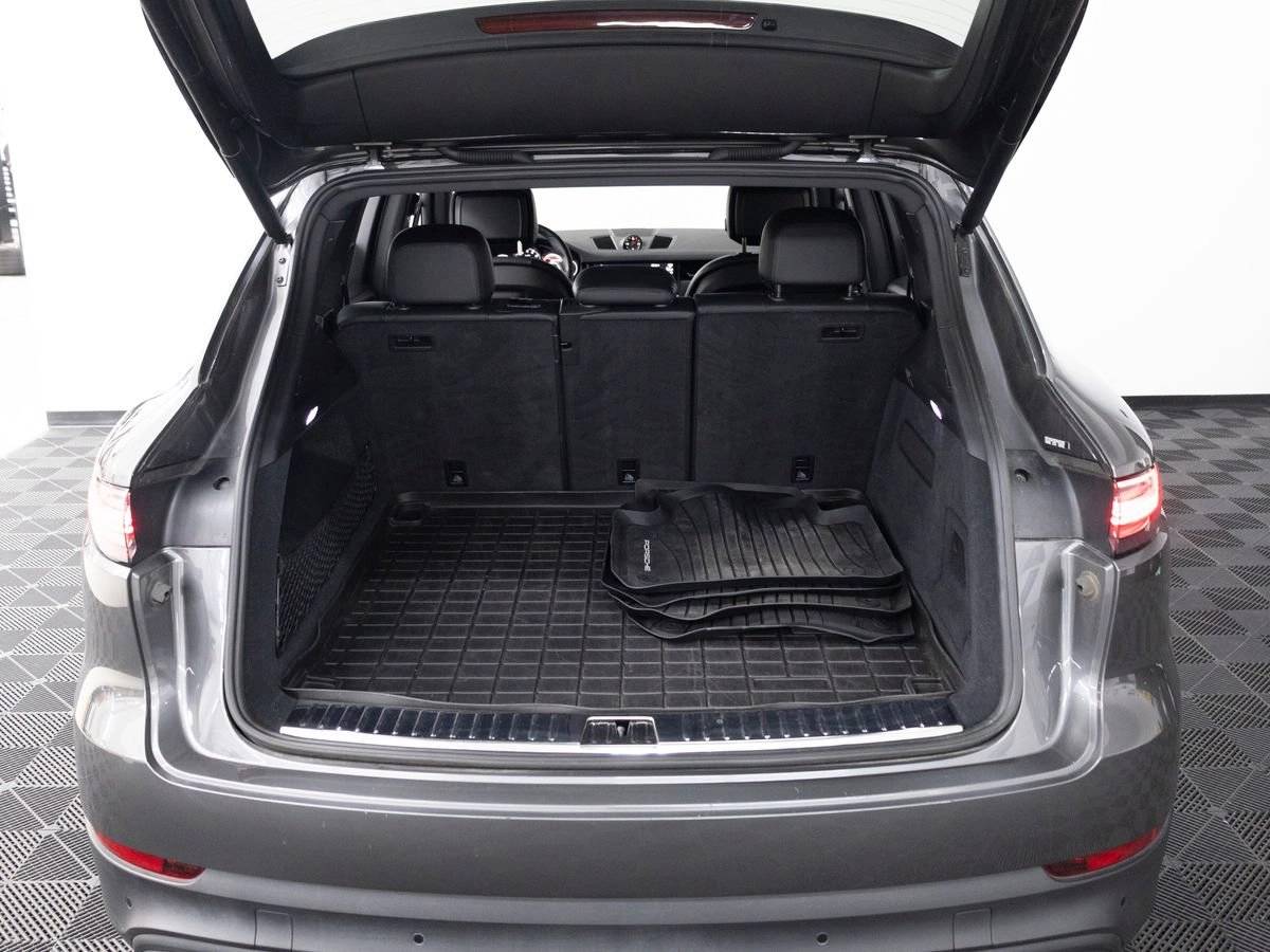 2023 Porsche Cayenne Base