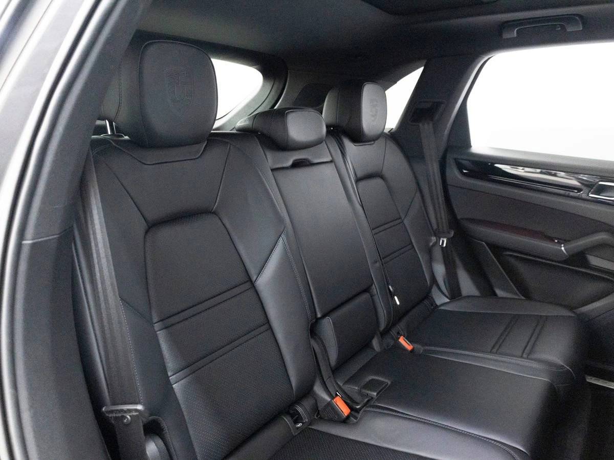 2023 Porsche Cayenne Base
