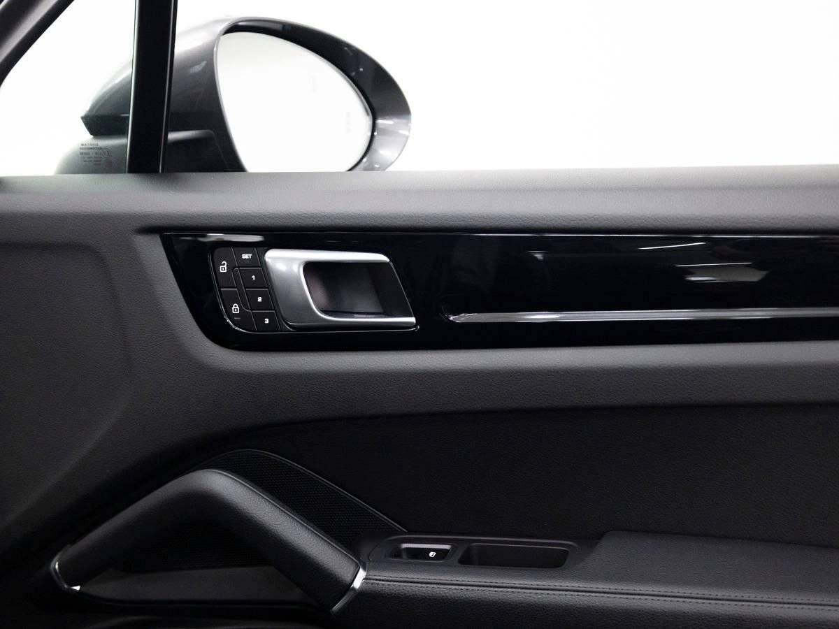 2023 Porsche Cayenne Base