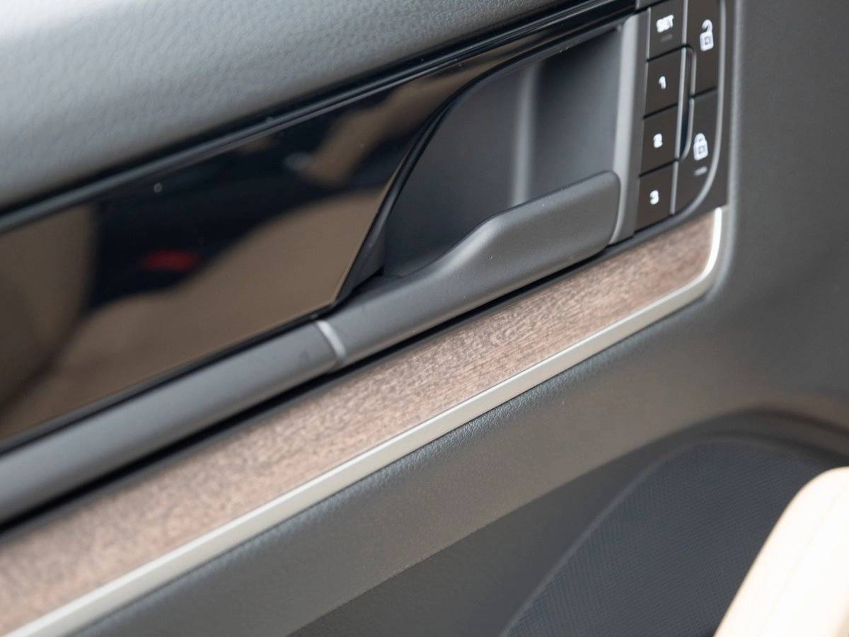 2025 Porsche Cayenne Base