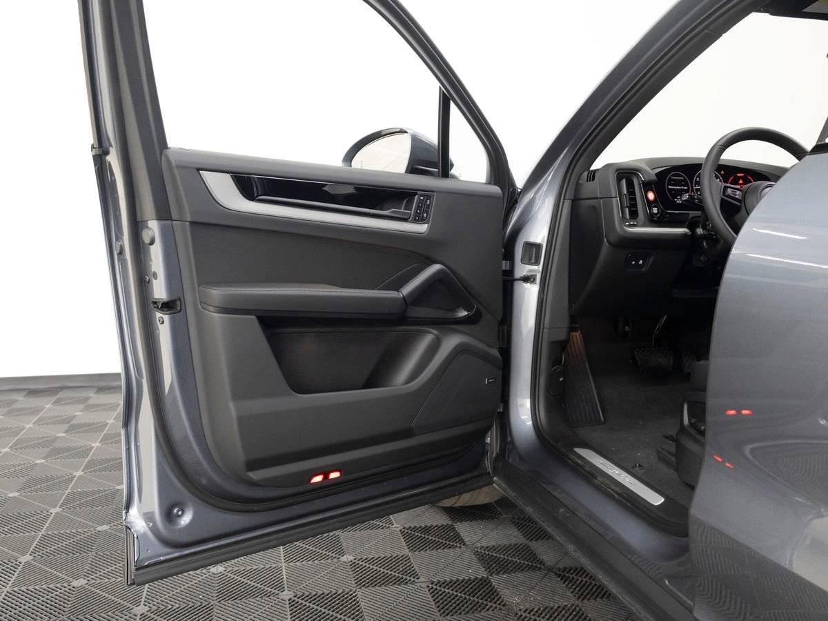 2026 Porsche Cayenne Base