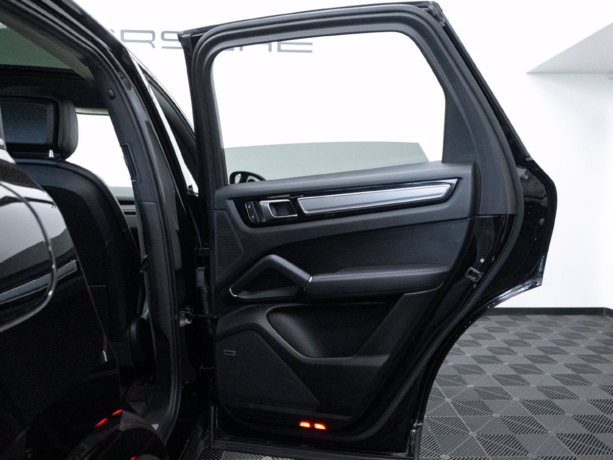 2023 Porsche Cayenne Cayenne Platinum Edition