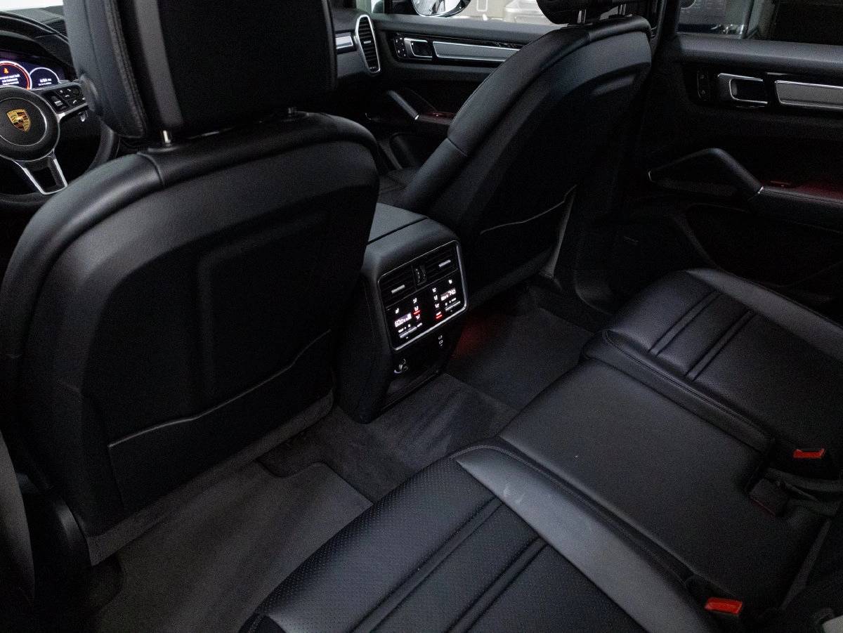 2023 Porsche Cayenne Cayenne Platinum Edition