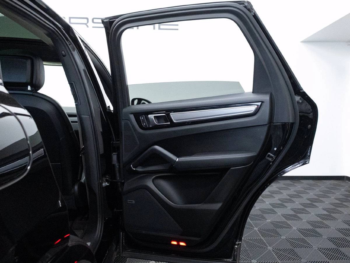 2023 Porsche Cayenne Cayenne Platinum Edition