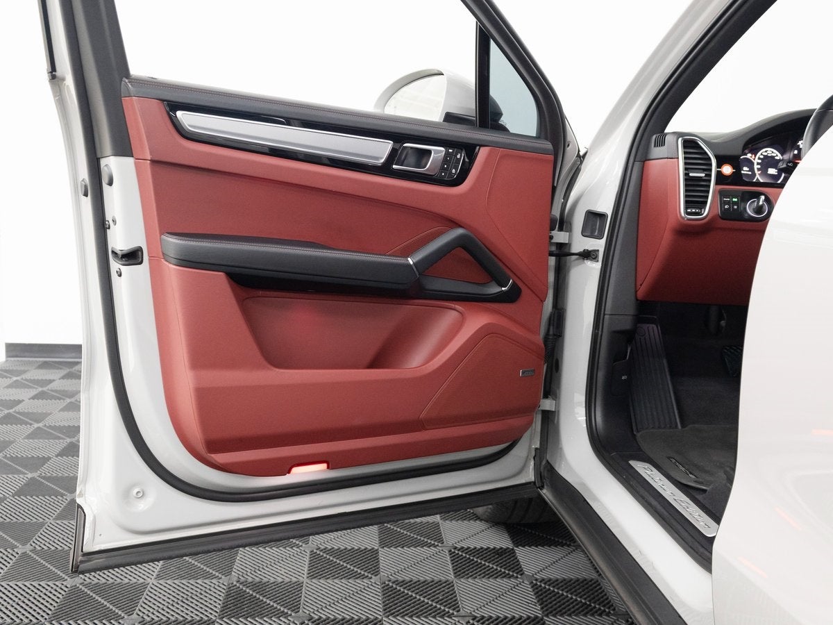2023 Porsche Cayenne Base