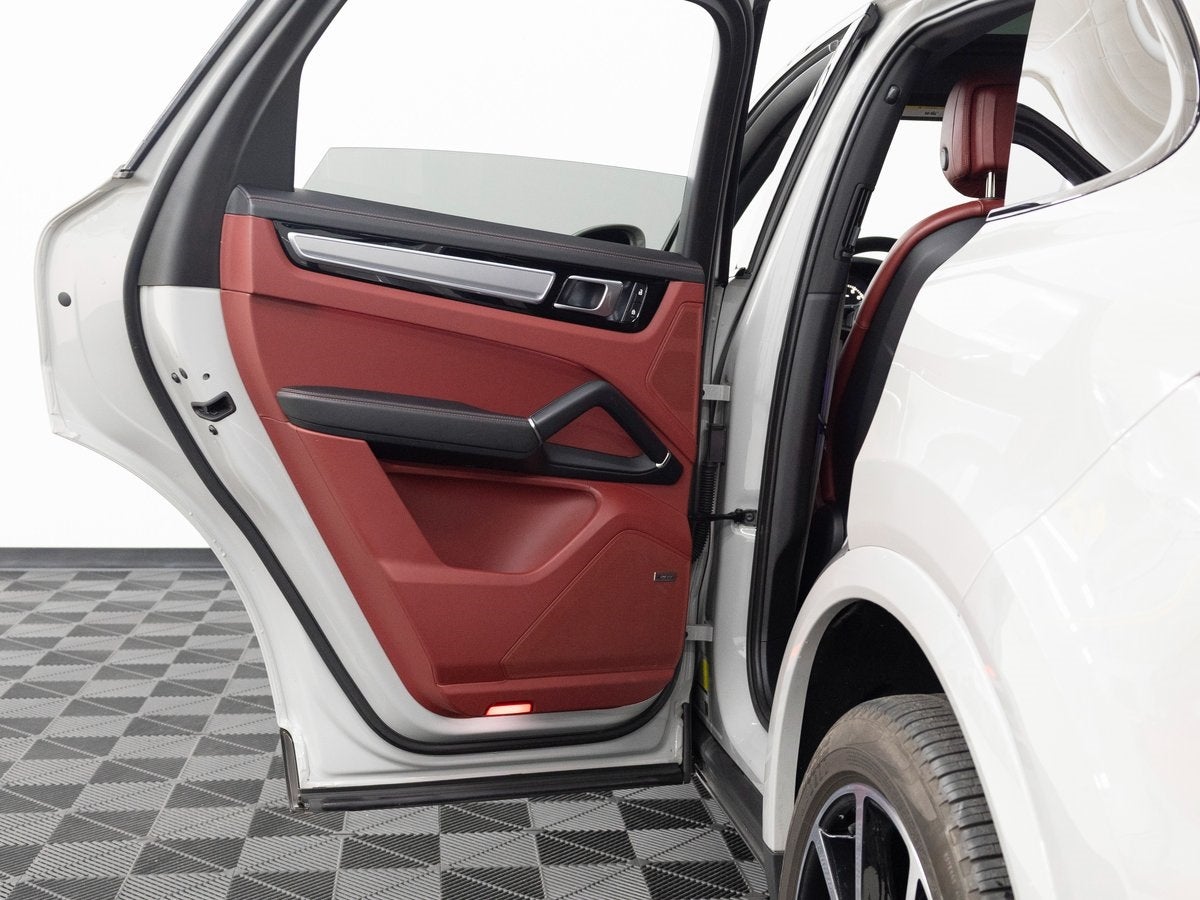 2023 Porsche Cayenne Base