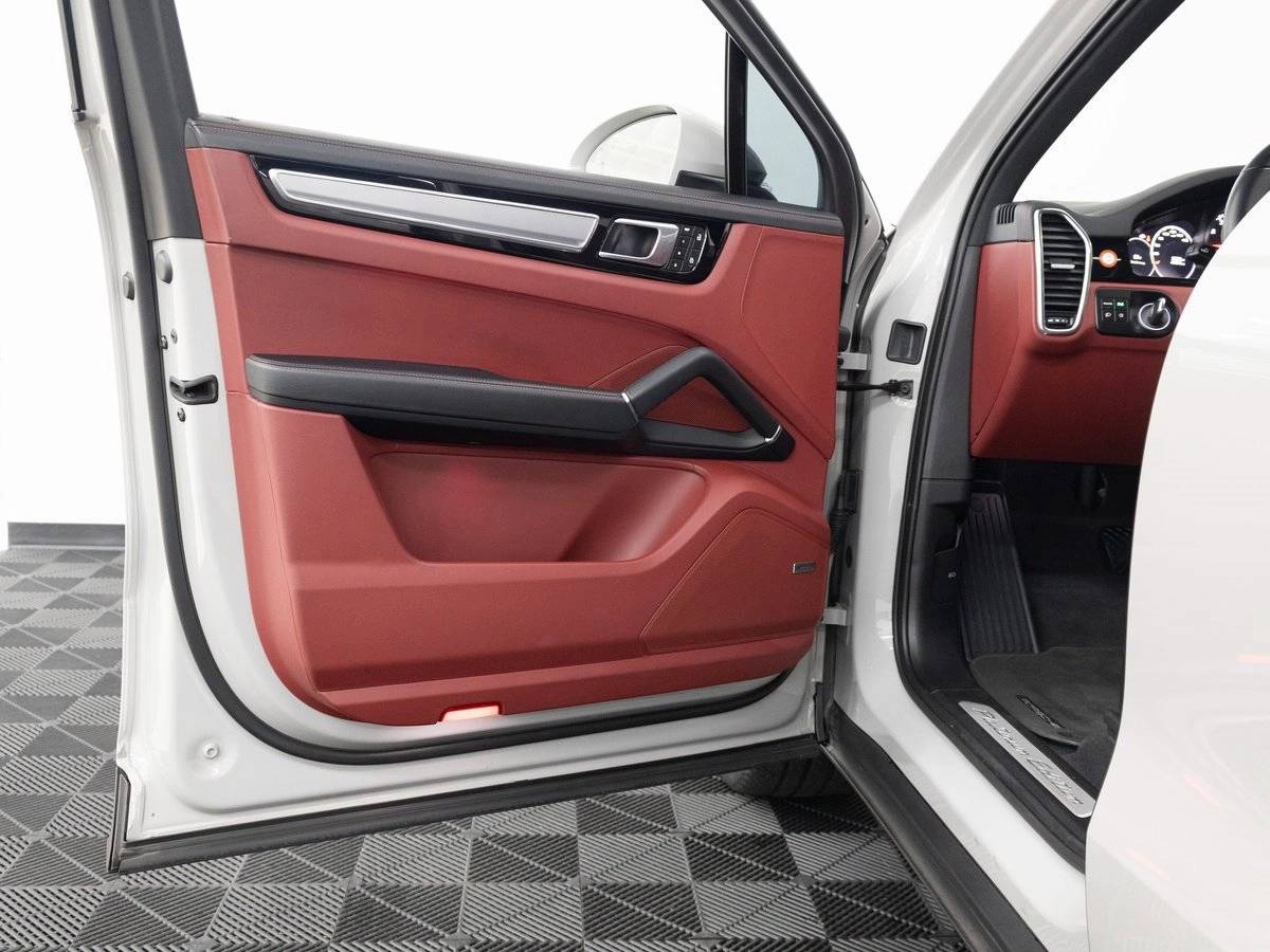 2023 Porsche Cayenne Base