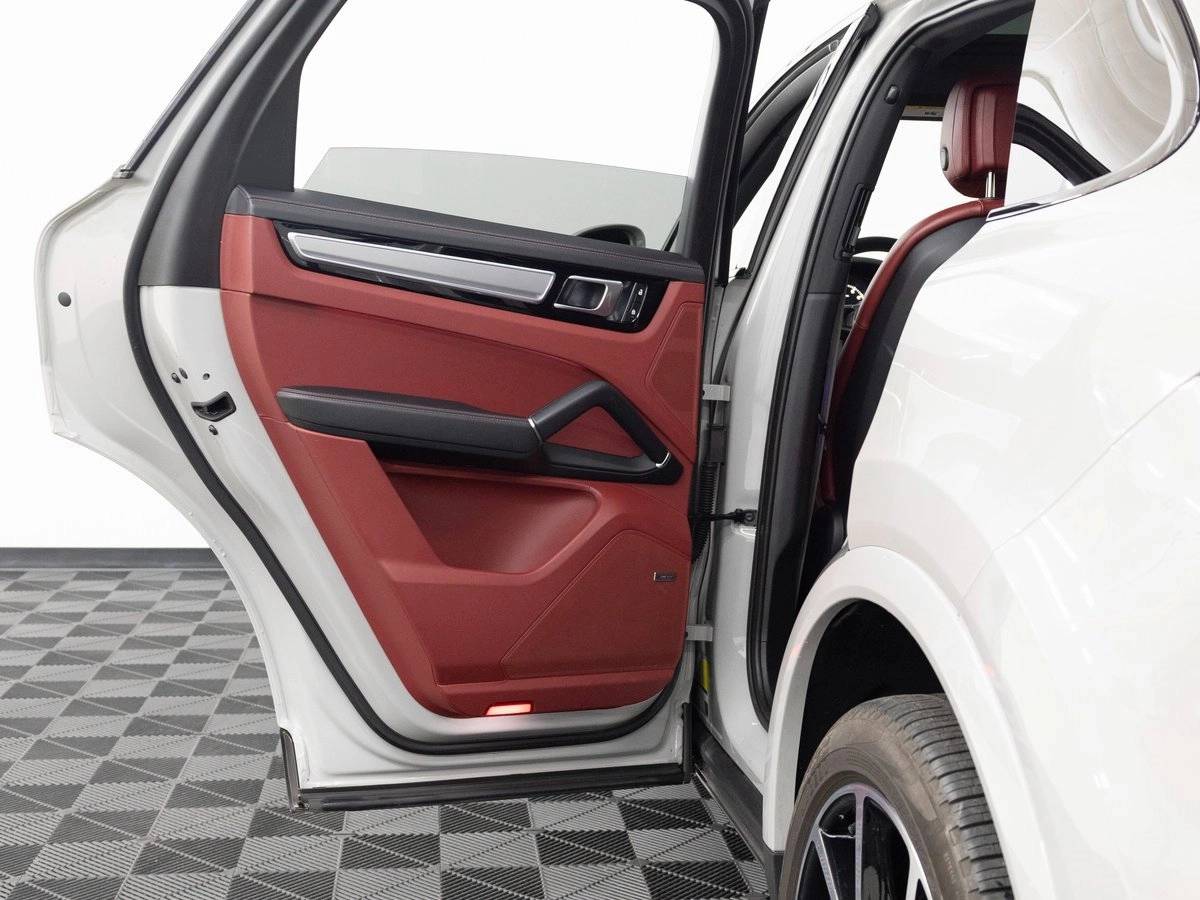 2023 Porsche Cayenne Base