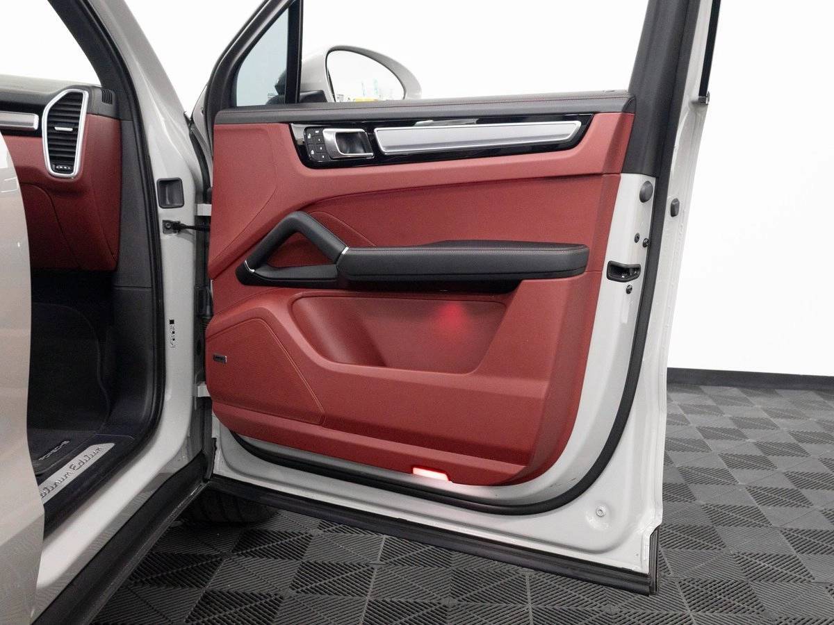 2023 Porsche Cayenne Base