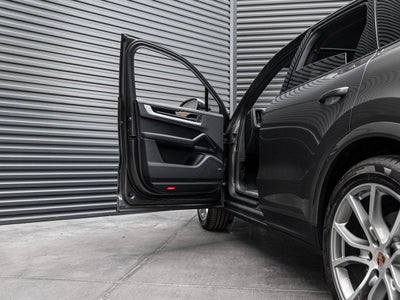 2025 Porsche Cayenne Base