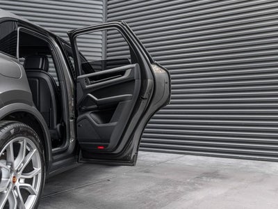 2025 Porsche Cayenne Base
