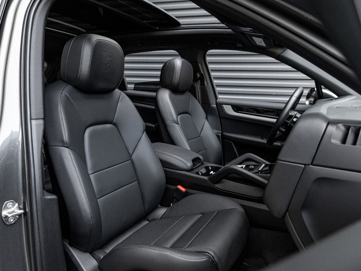 2025 Porsche Cayenne Base