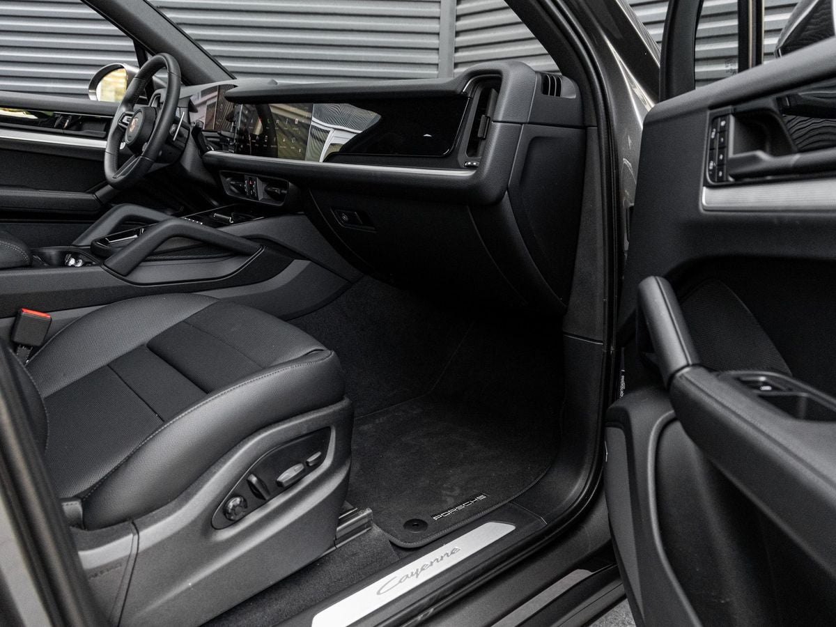 2025 Porsche Cayenne Base