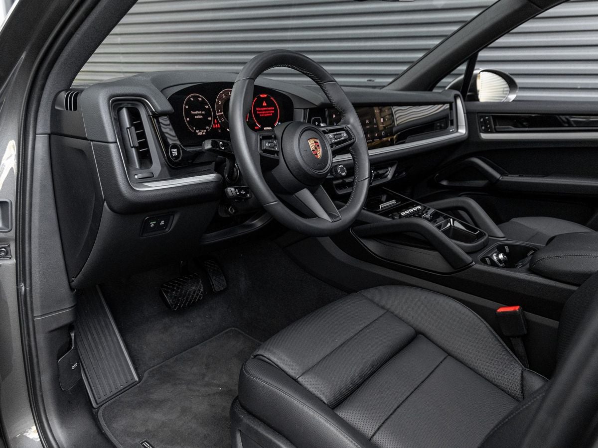 2025 Porsche Cayenne Base