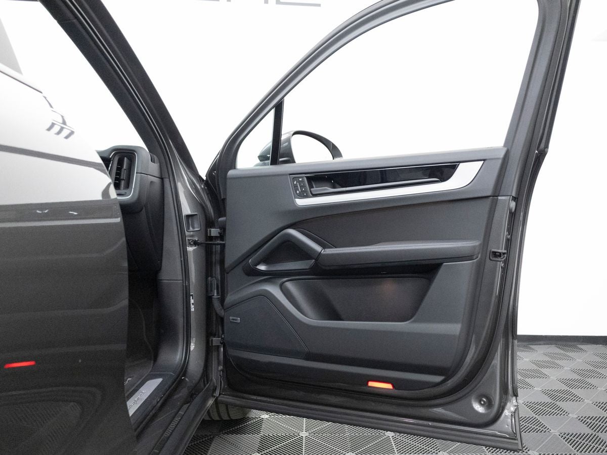 2025 Porsche Cayenne Base